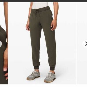lululemon athletica Dark Olive On the Fly Jogger Pants sz 8
